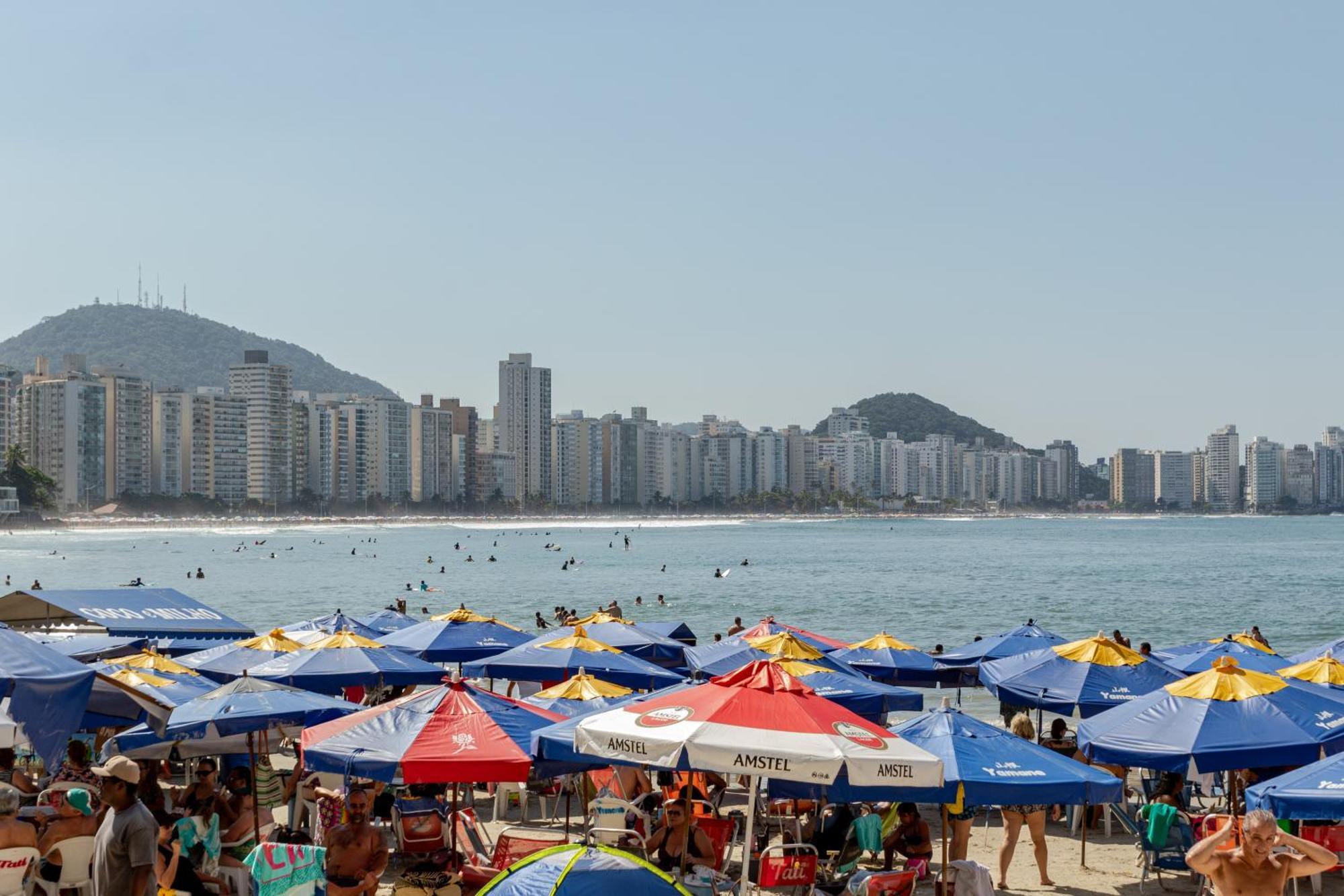 Apto - Predio De Frente Para Praia - Asturias - Guaruja - 2 Vagas Garagem - Wi-Fi E Ar Condicionado Exterior photo